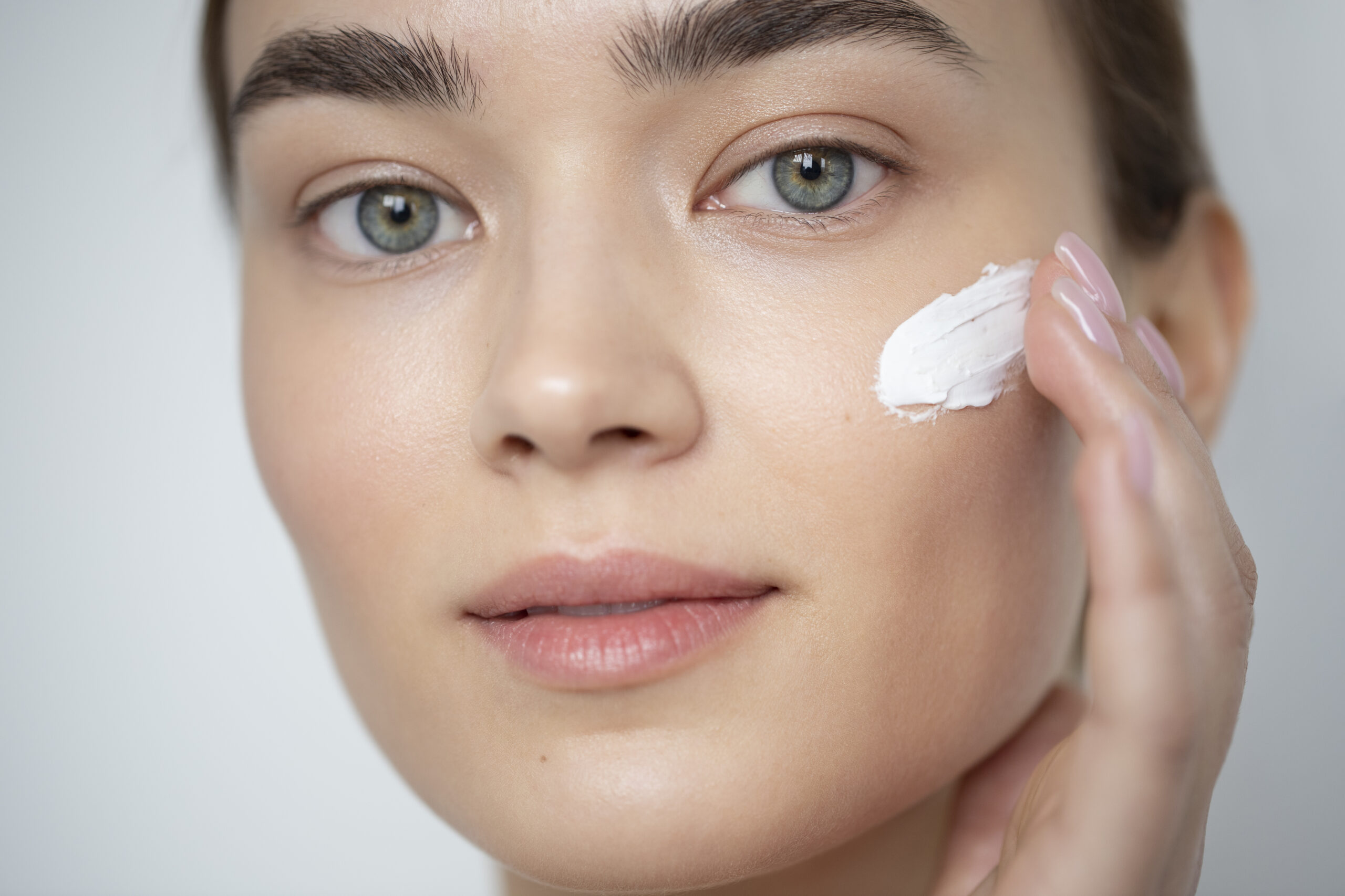 Skinoreta face moisturizer with aloe vera and vitamin E for dry skin